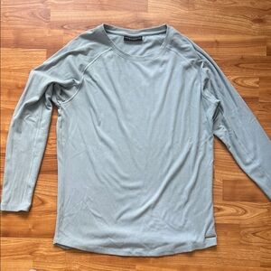 Alphalete Men's Soft Blue Gray (Glacier) Long Sleeve Tee